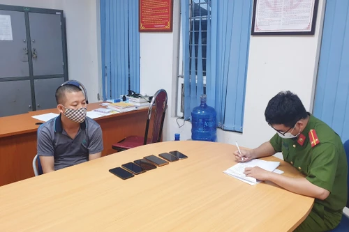 Bắt nhóm đối tượng đánh bạc dưới hình thức cá độ bóng đá 