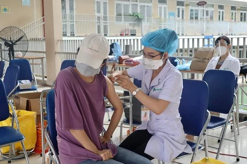 Quận Nam Từ Liêm hoàn thành tiêm vaccine cho 95% người dân trên địa bàn