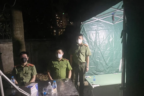 Những đêm trắng bảo vệ khu cách ly tập trung phòng dịch Covid-19