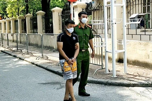 Tạm giữ hình sự 6 đối tượng trong vụ cướp tài sản của nữ công nhân môi trường