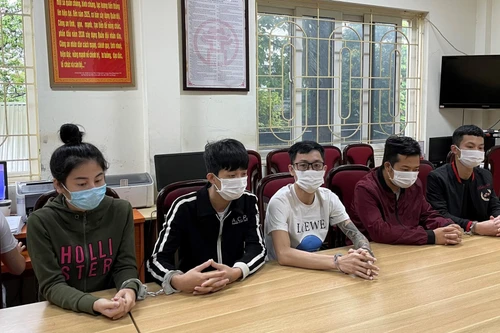 Vận chuyển 35.600 viên ma túy tổng hợp núp bóng xe 'luồng xanh'