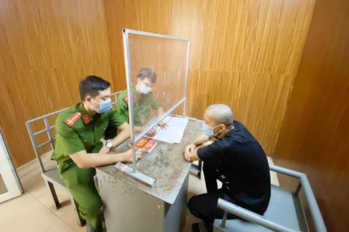 'Thông' chốt, dùng điếu cày tấn công cán bộ kiểm soát dịch bệnh