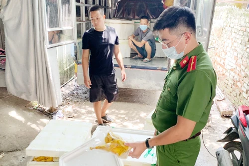 Liên tiếp phát hiện các vụ thực phẩm không rõ nguồn gốc