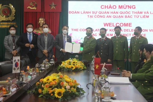 Cảm ơn công an Việt Nam luôn bảo vệ cuộc sống an toàn cho chúng tôi