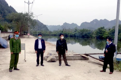 Tăng cường các chốt kiểm soát ngăn du khách đi lễ hội chùa Hương “chui”