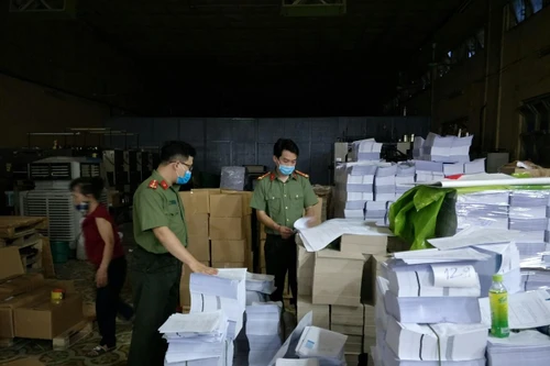 Phát hiện số lượng lớn sách xuất bản phẩm, bán thành phẩm nghi in lậu