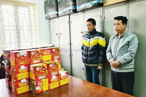 Buôn pháo nổ trên mạng xã hội