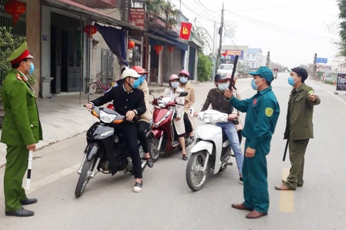 Công an huyện Mỹ Đức xuyên ngày đêm gác chốt chặn du khách vào chùa Hương