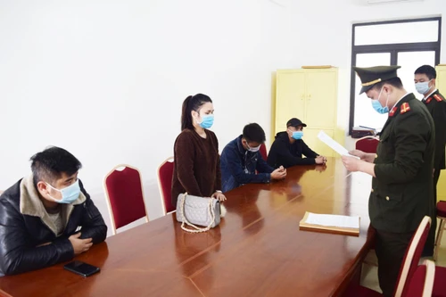 Trốn chốt kiểm soát, 4 cá nhân bị xử phạt 100 triệu đồng