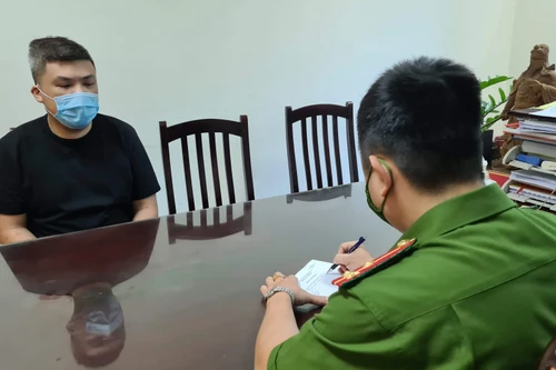 [Clip] "Ông trùm" đường dây đánh bạc nghìn tỷ, chủ của nhiều "siêu xe" khai gì tại cơ quan công an?