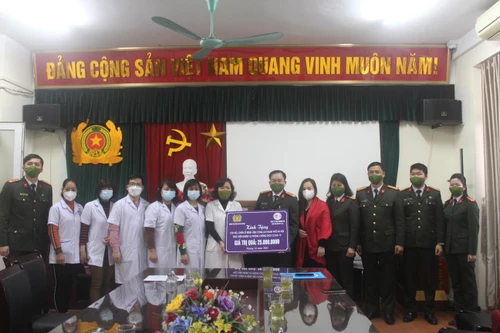 Sẻ chia nghĩa tình yêu thương gửi tới bác sỹ nơi tuyến đầu