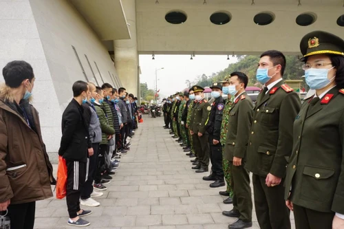 Công an Hà Nội trao trả gần 70 công dân Trung Quốc vi phạm nhập cảnh trái phép