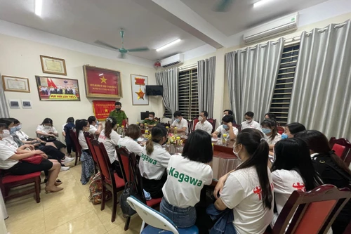 [Clip] Công ty bán lẻ dụng cụ thể thao vẫn bố trí 24 nhân viên làm việc trong ngày giãn cách