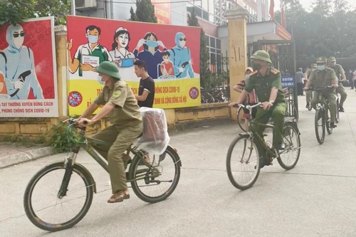 Những chiếc loa len lỏi trong ngõ nhỏ