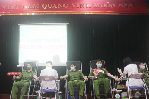 Sẻ chia giọt máu, tạo nên sức mạnh giúp cộng đồng vượt qua đại dịch