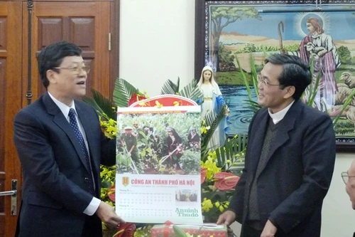 Lãnh đạo CATP chúc mừng Giáo xứ Kẻ Sét và Đại chủng viện Thánh Giuse Hà Nội