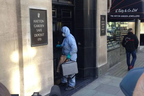 Anh điều tra vụ trộm 300 két đựng tiền