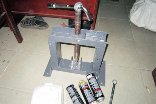 Bắt quả tang đôi tình nhân “chế” ma túy bằng bột tăng trọng 