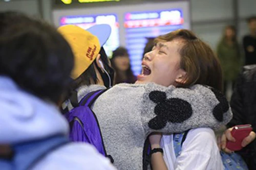 Fan “cuồng” và những giọt nước mắt tuổi trẻ