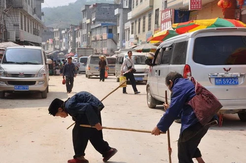 30 năm làm “mắt” cho chồng