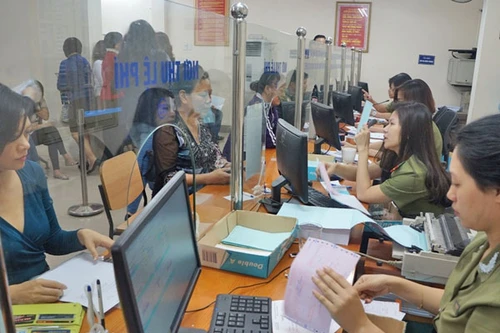 Làm cả ngày nghỉ để phục vụ nhu cầu cấp hộ chiếu của công dân