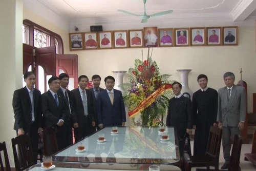 Chủ tịch UBND TP Hà Nội chúc mừng Giáng sinh Giáo xứ Thái Hà