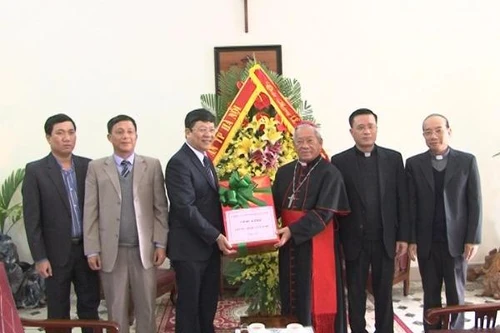 Lãnh đạo CATP Hà Nội chúc mừng Giáng sinh Tòa Giám mục Hà Nội