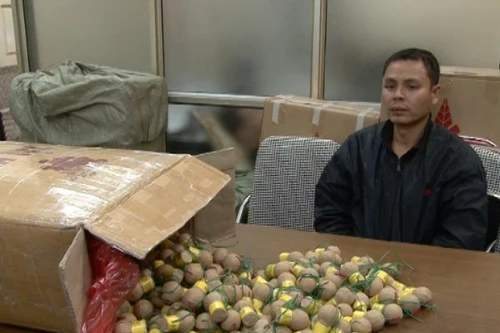 Phát hiện vụ vận chuyển 700 quả pháo lựu đạn