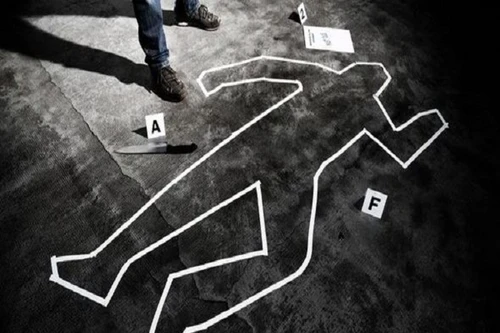 Cấu kết với bạn trai để giết cha vì bị cấm yêu