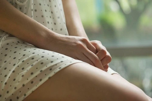 Gã đàn ông "mây mưa" với con gái nuôi ngay cạnh vợ đang ngủ