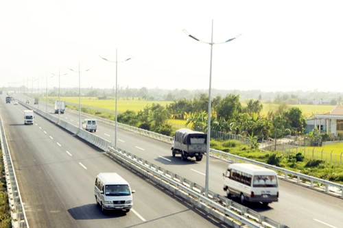 Đường cao tốc Việt Nam: Tiền đầu tư vào hàng cao nhất thế giới