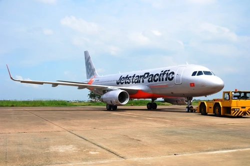 Chiếc máy bay cánh cong đầu tiên về Việt Nam