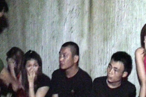 Bắt ổ nhóm lắc trong hầm nhà nghỉ 