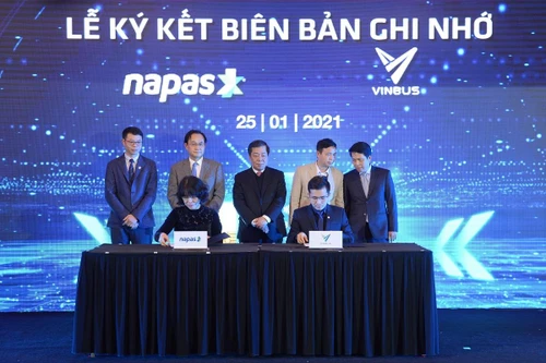 Vinbus và NAPAS ký thỏa thuận hợp tác thanh toán thẻ vé điện tử