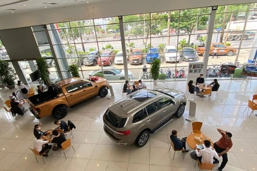 Ngóng chờ lệ phí trước bạ ô tô giảm 50%