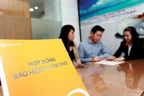 Doanh thu phí bảo hiểm tiếp tục sụt giảm