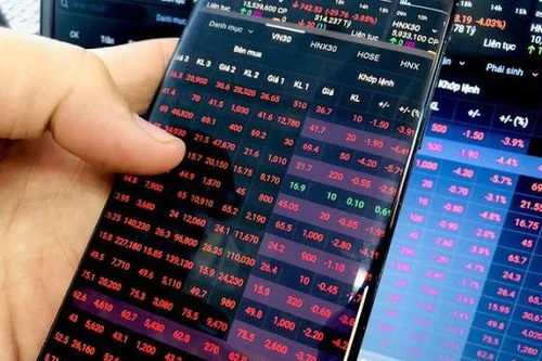 Người muốn thoát hàng bằng mọi giá, người có tiền đứng xem, chứng khoán chìm trong sắc đỏ, VN-Index mất gần 56 điểm