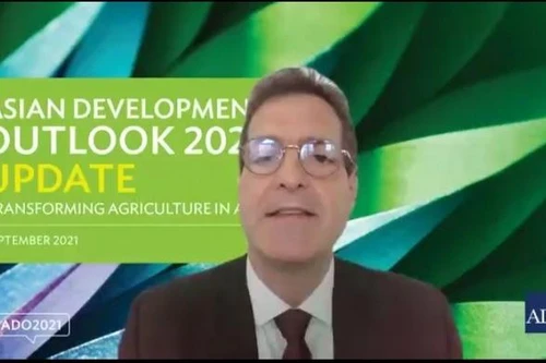ADB tiếp tục hạ dự báo tăng trưởng kinh tế Việt Nam xuống 3,8%