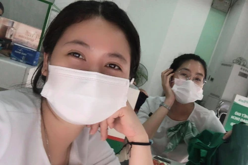 Những cô gái ngân hàng tình nguyện rời Thủ đô về tâm dịch Hải Dương làm nhiệm vụ