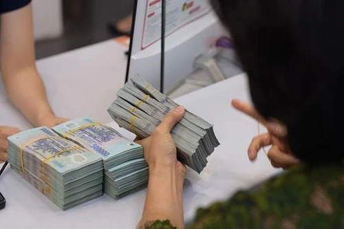 Lo khó khăn của nền kinh tế sẽ dồn lên ngân hàng