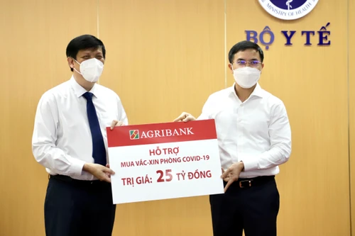 Agribank ủng hộ 53 tỷ đồng trong đợt cao điểm phòng chống dịch Covid-19