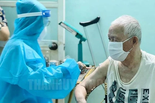 Hà Nội: Thêm hơn 960.000 liều vaccine Covid-19, ưu tiên người già, người mắc bệnh mạn tính, phụ nữ mang thai