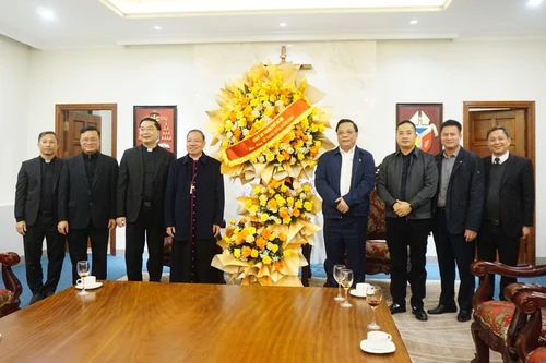 Giám đốc Công an Hà Nội chúc mừng giáng sinh Tổng Giám mục Tổng giáo phận Hà Nội