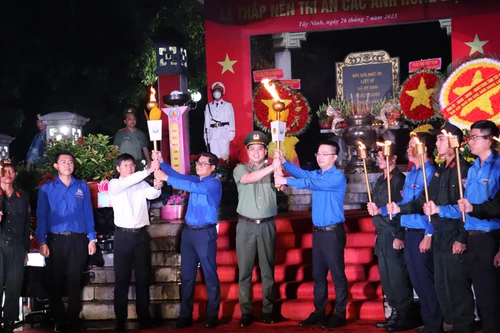 Tuổi trẻ Công an nhân dân tri ân các anh hùng liệt sỹ