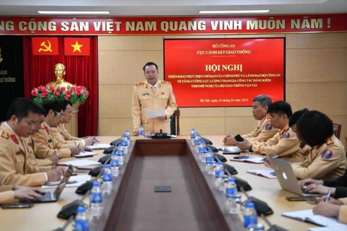 Bắt đầu từ hôm nay, Cảnh sát giao thông tăng cường đăng kiểm phục vụ người dân