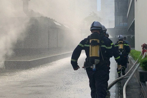 Công an quận Nam Từ Liêm huy động lực lượng thực tập phương án chữa cháy, cứu nạn tại nhà cao tầng