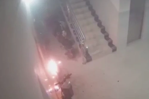 Cơ quan Công an khuyến cáo hạn chế sạc điện thoại, máy tính, xe điện qua đêm trong nhà