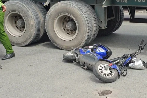 Tìm người biết thông tin vụ tai nạn giao thông tại quận Tây Hồ