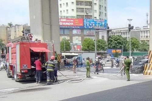 Xử lý nhanh sự cố chập điện, cháy xe ô tô