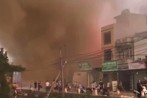 Khống chế đám cháy khu nhà xưởng tại huyện Hoài Đức